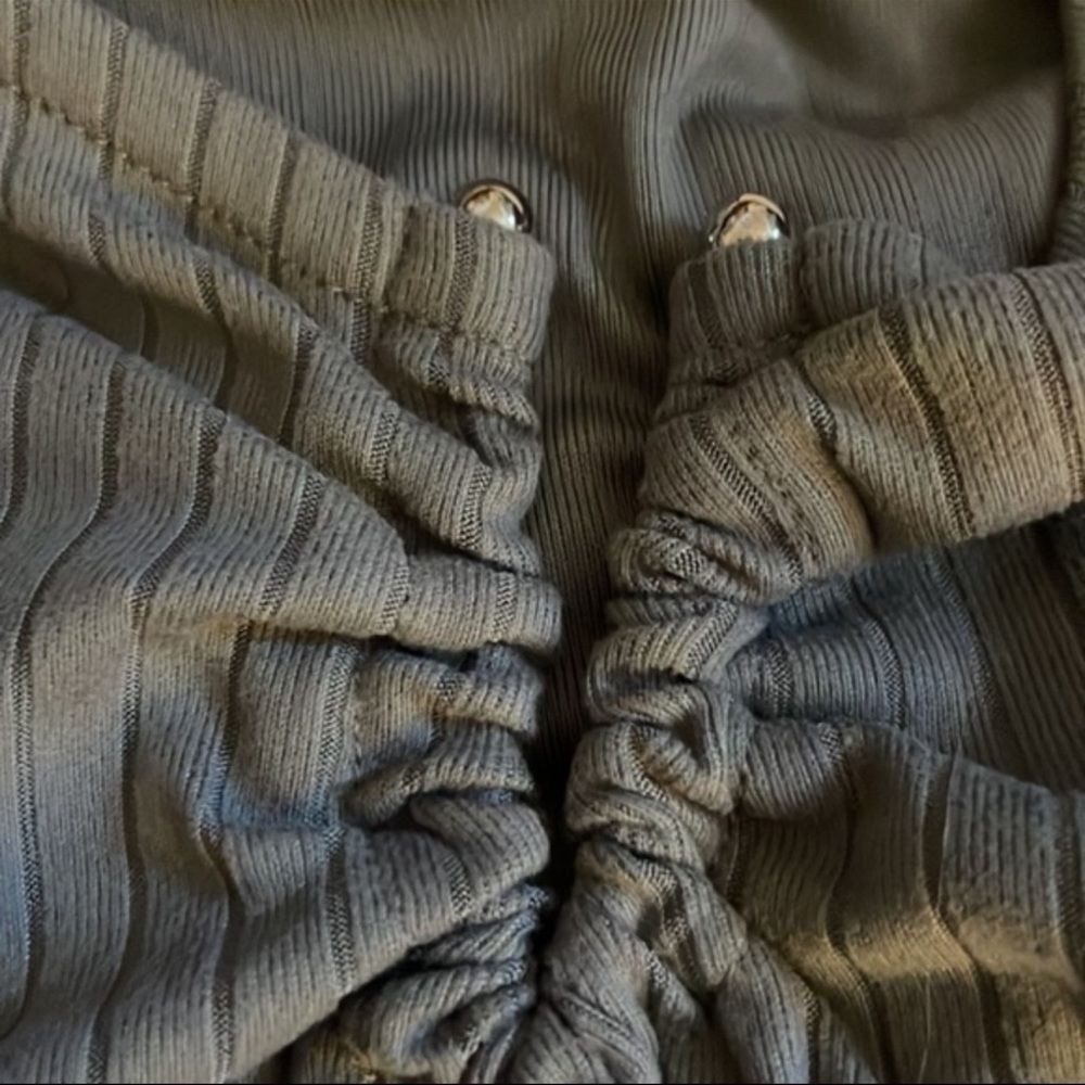 Love Fire Gray Ribbed Ruched V-Neck Bodysuit NWT Women’s Medium - Picture 9 of 10